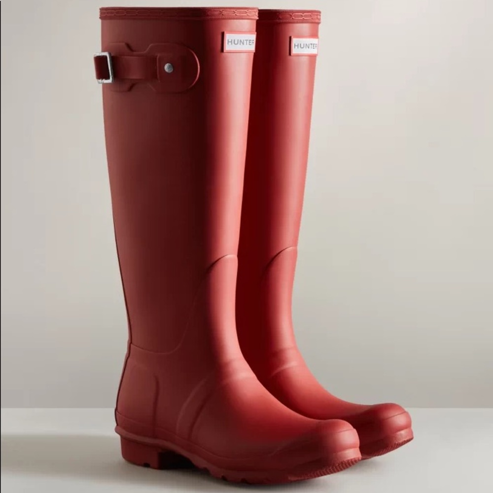 WOMEN’S HUNTER RAIN BOOTS MATTE RED SIZE 6 BRAND NEW WITH BOX